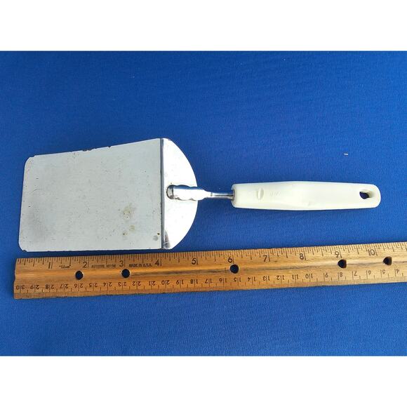 Vintage Chief Spatula/Flipper 11" (inches) w/White Plastic Handle - Picture 10 of 12